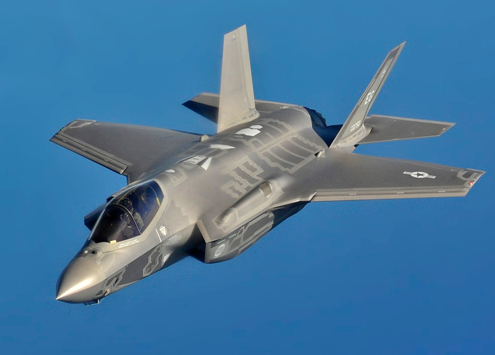 Ngược lại, Mỹ đã thận trọng trong việc chia sẻ mã nguồn của F-35 với các đồng minh của mình. F-35 Lightning II, do Lockheed Martin phát triển, là một dòng máy bay chiến đấu tàng hình một chỗ ngồi, một động cơ được thiết kế cho các hoạt động đa chức năng, bao gồm chiếm ưu thế trên không, tấn công mặt đất và chiến tranh điện tử. Ảnh: @Defence Security Asia.