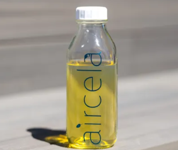 Nhiên liệu xăng chiết xuất từ hệ thống này không chứa lưu huỳnh, ethanol hoặc kim loại nặng và có thể sử dụng cho bất kỳ động cơ chạy bằng xăng nào mà không cần phải nâng cấp cơ sở hạ tầng phương tiện. Ảnh: @Aircela.