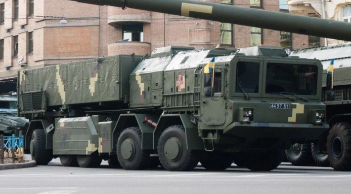 Tuyên bố này được cho là của các cơ quan quốc phòng Ukraine, sau các cuộc thử nghiệm thành công loại tên lửa tên là Hrim-2 có khả năng tấn công mục tiêu ở khoảng cách xa, với việc sản xuất hàng loạt loại tên lửa này hiện đang được tiến hành. Thành tựu này đánh dấu một bước tiến quan trọng đối với Ukraine, nơi từ lâu đã dựa vào vũ khí do phương Tây cung cấp để đối đầu với Nga. Ảnh: @Army Recognition.