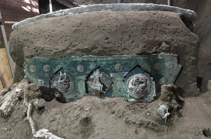 Và khi tiến hành khai quật tại thành phố Pompeii của La Mã cổ đại, các nhà khảo cổ học đến từ Công viên Khảo cổ Pompeii và Văn phòng Công tố viên Torre Annunziata đã phát hiện một di tích khảo cổ học kỳ lạ. Ảnh: @PompeiiSites.