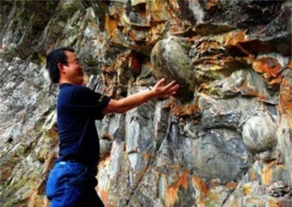 Tuy nhiên, tại sao quá trình xói mòn và "đẻ trứng" lại có vẻ tuân theo một chu kỳ tương đối đều đặn khoảng 30 năm thì giới khoa học vẫn chưa đưa ra được một lời giải thích thống nhất.