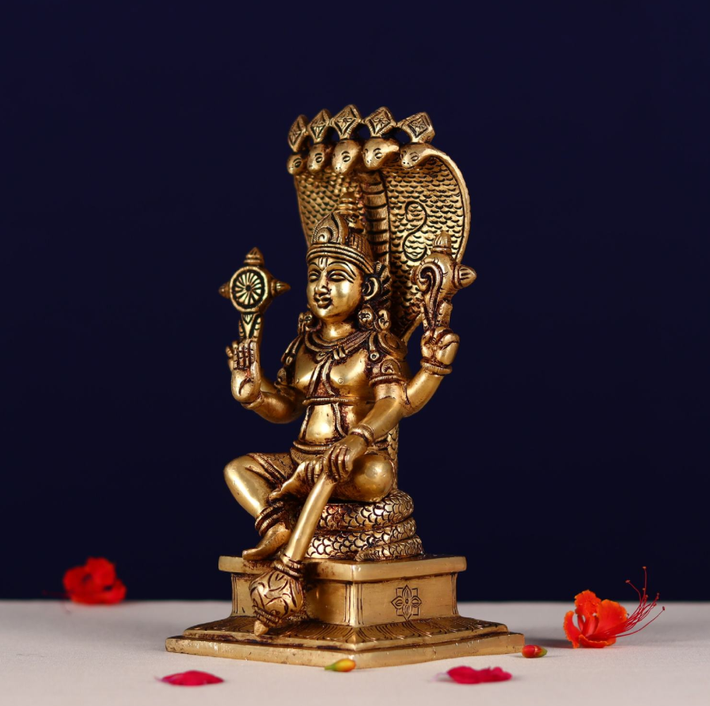 Được biết, Nag Devi là một vị thần Hindu phổ biến, là nữ thần của loài rắn, được thờ phụng chủ yếu ở Bengal. Bà bảo vệ khỏi rắn cắn nhưng cũng rất được ưa chuộng vì liên quan đến khả năng sinh sản và thịnh vượng. Ảnh: @Cục Khảo Sát Khảo Cổ Học Ấn Độ.