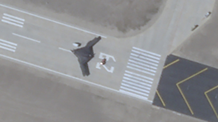 Mới đây, hình ảnh vệ tinh đã ghi lại sự xuất hiện bất ngờ của một UAV tàng hình khổng lồ tại căn cứ bí mật Malan, Tân Cương. Bức ảnh chụp ngày 14/8 ngay lập tức thu hút sự chú ý đặc biệt của giới quan sát quốc tế.