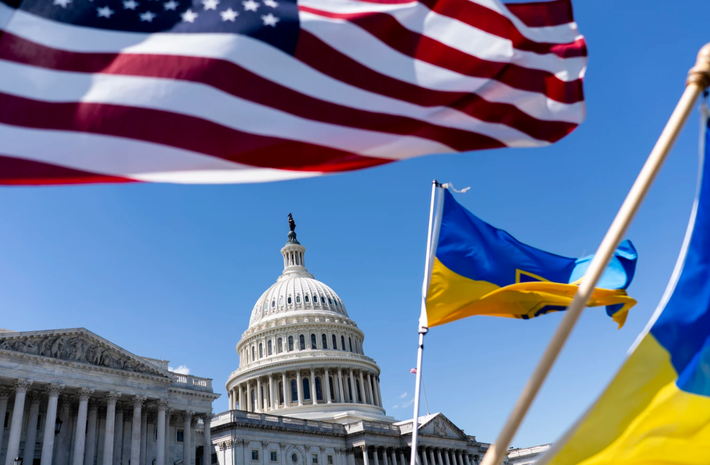 Việc đình chỉ khiến các quan chức Ukraine và một số đồng minh của Mỹ bất ngờ. Ảnh: @ PBS.