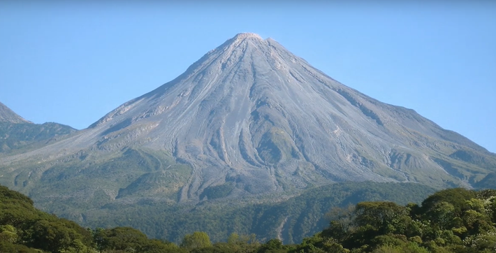 Trong quá trình khai quật tại Colima, Mexico, các nhà khảo cổ học đến từ Viện Nhân chủng học và Lịch sử Quốc gia Mexico (INAH) đã phát hiện một khối cấu trúc bằng đá có diện mạo kỳ lạ, bí ẩn. Ảnh: @INAH.