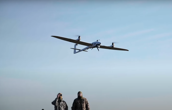 Ông nói thêm rằng, người điều khiển đã phải hủy bỏ nhiệm vụ của UAV Vector, sau khi Nga làm hỏng giá đỡ tải trọng của chiếc máy bay không người lái này. Ảnh: @Quantum-Systems.