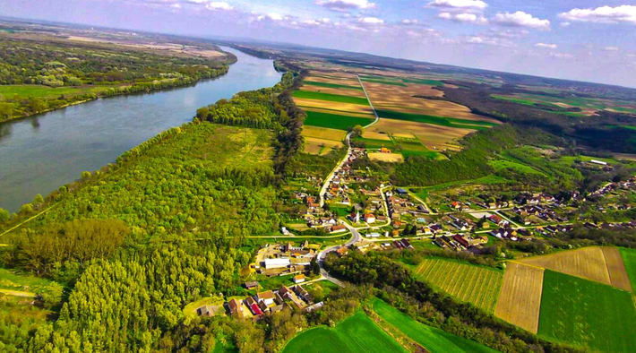 Tọa lạc tại ngôi làng Mohovo bên bờ sông Danube, Croatia, các nhà khảo cổ học đến từ Viện Khảo cổ học Zagreb bất ngờ tìm thấy vết tích của một công trình kiến trúc cổ xưa đáng chú ý. Ảnh: @Viện Khảo cổ học tại Zagreb.