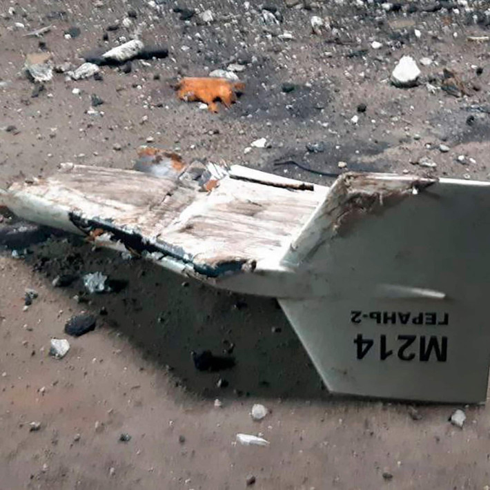 Với năng lực sản xuất UAV Shahed khổng lồ và nguồn dự trữ PTM-3 dồi dào, Nga hoàn toàn có thể biến chiến thuật này thành mối đe dọa thường trực đối với mạng lưới hậu cần Ukraine. Nếu được triển khai quy mô lớn, mìn rải từ UAV có thể xuất hiện ở bất cứ đâu trong lãnh thổ Ukraine, gia tăng áp lực chiến thuật, cản trở vận tải và đe dọa an toàn dân thường.