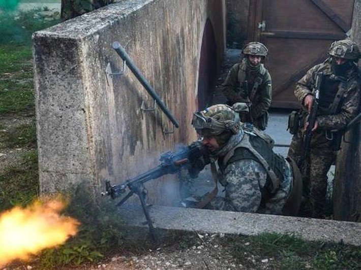 Giao tranh ở Kupyansk chủ yếu diễn ra dưới dạng đánh chiếm từng công sự, từng vị trí nhỏ, với nhịp độ kéo dài và tiêu hao khốc liệt. Hai bên liên tục thay nhau tấn công rồi phản công, biến khu vực này thành bức tranh điển hình của chiến tranh vị trí, nơi từng mét đất đều phải trả giá bằng xương máu.