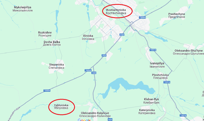 Nơi Ukraine mất nhiều lãnh thổ nhất hiện nay phải kể đến hướng từ Pokrovsk đến Konstantinovka. Quân Nga đã tiến vào khu vực phía tây làng Yablonovka và đang tranh giành quyền kiểm soát tuyến đường cao tốc H32 nằm sát đó. Nhìn trên bản đồ có thể thấy Ukraine đã xây dựng nhiều công sự phòng thủ tại khu vực này, nào là hào chống tăng, nào là các loại chiến hào khác nhau. Ảnh: Google Maps
