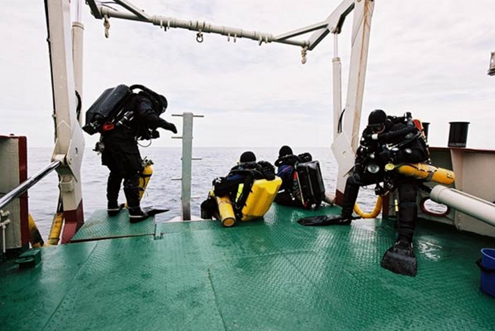 Các chuyên gia thợ lặn của Deep Sea Productions khi tiến hành thăm dò, khảo sát dưới đáy biển ở độ sâu từ khoảng 50 đến 99 mét ngoài khơi đảo Öland, họ đã tìm thấy quần thể di tích cổ xưa, hoành tráng. Ảnh: @Deep Sea Productions.