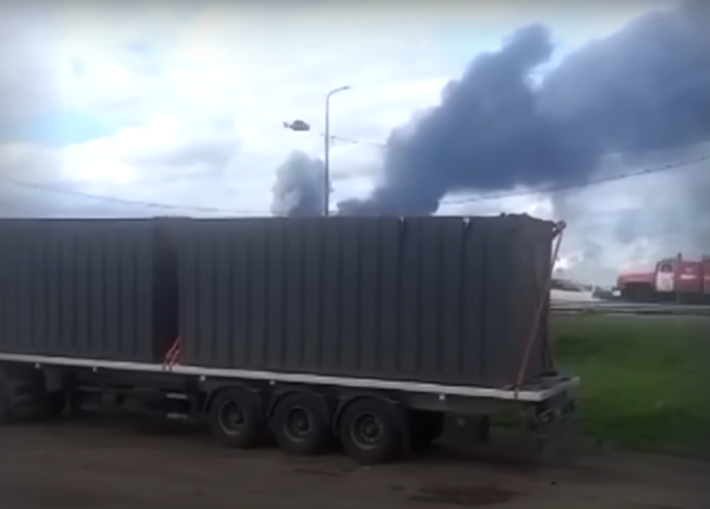 Các nguồn tin từ Ukraine khẳng định rằng, các cuộc không kích này được thực hiện từ những chiếc xe tải chở container ngụy trang di chuyển tự do bên trong nước Nga. Vụ tấn công đã vô hiệu hóa 34% phi đội máy bay ném bom chiến lược của Moscow, trị giá 7 tỷ USD. Ảnh: @WTVR CBS 6.
