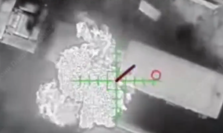 Việc sử dụng UAV ném bom giúp người vận hành Ukraine có khả năng tấn công nhiều hơn một mục tiêu trên mỗi UAV, với đầu đạn mang theo có thể nặng hơn, nhiều hơn so với máy bay không người lái FPV có thể mang theo. Ảnh: @Bộ Quốc phòng Ukraine.