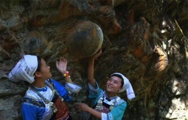 Vách đá "đẻ trứng" ở Quý Châu vẫn là một kỳ quan địa chất độc đáo và một câu đố thú vị cho khoa học, minh chứng cho những hiện tượng phức tạp và kỳ diệu mà tự nhiên vẫn còn ẩn chứa.