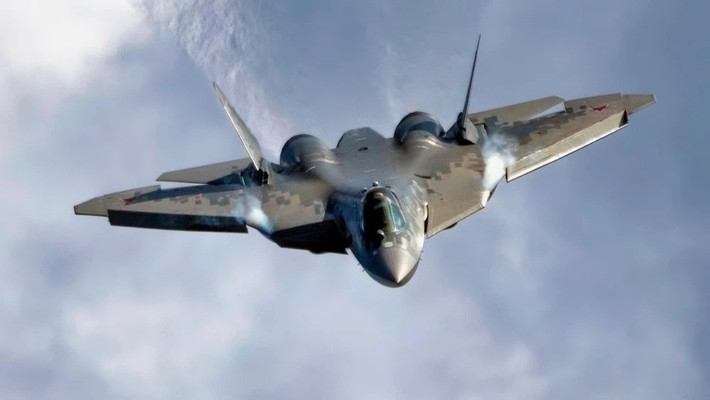 Thay vào đó, Ấn Độ có xu hướng lựa chọn máy bay chiến đấu Su-57 của Nga, vốn được Bộ Quốc phòng Nga cho phép tiếp cận toàn bộ mã nguồn kỹ thuật nhạy cảm. Mức độ tự chủ và tin tưởng mà Ấn Độ và Nga dành cho nhau thể hiện sự khác biệt rõ rệt so với quan hệ giữa Ấn Độ và Mỹ.
