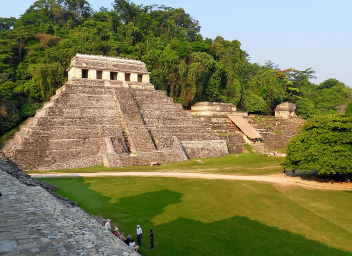 Khi khai quật phần thứ 10 của Kim tự tháp số 4 tại khu khảo cổ Lagartero ở Chiapas, Mexico, các chuyên gia đến từ Viện Nhân chủng học và Lịch sử Quốc gia Mexico bất ngờ tìm thấy một vật thể cổ xưa kỳ lạ. Ảnh: @Viện Nhân chủng học và Lịch sử Quốc gia Mexico.