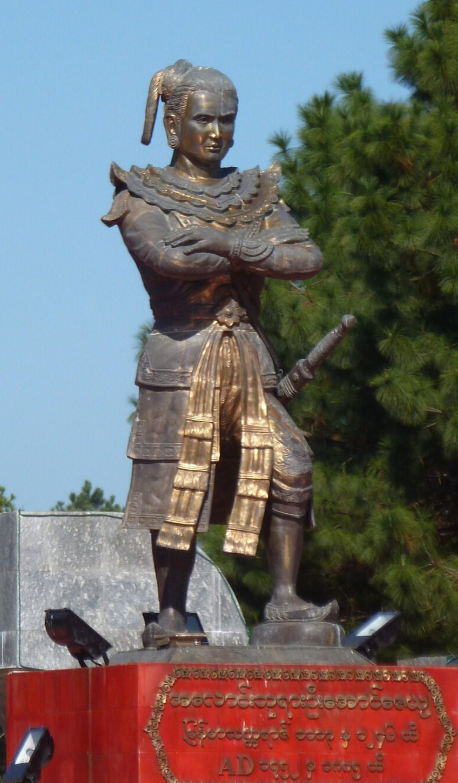 Năm 1756, Vua Alaungphaya của Miến Điện đã gửi một lá thư cho Vua George II của Anh. Được viết bằng chữ Miến Điện, lá thư được khắc trên một tấm vàng nguyên chất và trang trí bằng 24 viên hồng ngọc, sau đó được bọc trong một chiếc ngà voi để gửi đi. Ảnh: @Thư viện Gottfried Wilhelm Leibniz.