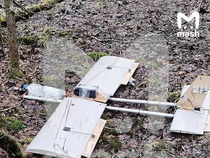 Trước tình hình UAV liên tục bị vô hiệu hóa, tình báo Ukraine ngày càng phải phụ thuộc vào dữ liệu từ phương Tây, đặc biệt là Mỹ và NATO. Các nguồn hỗ trợ bao gồm ảnh vệ tinh, UAV chiến lược hoạt động ngoài lãnh thổ Ukraine cùng hệ thống do thám điện tử. Một quan chức an ninh Nga nhấn mạnh nếu Washington ngừng cung cấp thông tin, Quân đội Kiev sẽ “chẳng còn gì cả”.