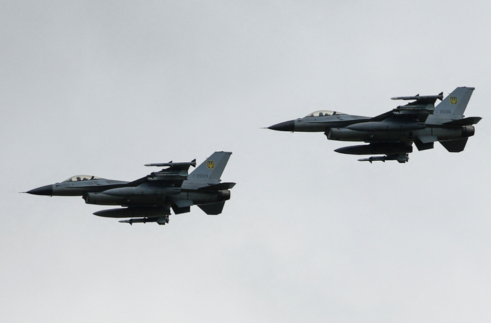 Ngay sau thông tin Su-35S của Không quân Nga rơi ở Kursk vào cuối tuần, truyền thông Ukraine cho biết chiếc máy bay này bị một chiếc F-16 của Không quân Ukraine đã bắn hạ bằng tên lửa không đối không tầm xa với sự hỗ trợ của máy bay cảnh báo sớm. Ảnh: @ The Aviationist.