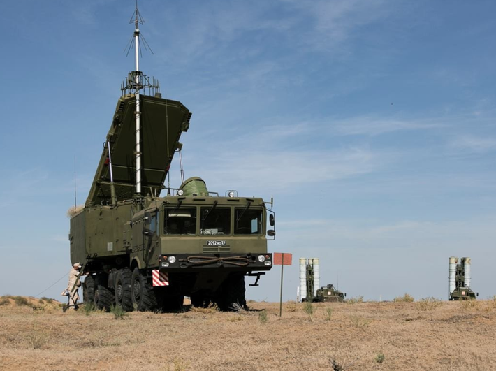 Với tầm phát hiện lên đến 600 km, Trạm radar này có khả năng theo dõi máy bay, tên lửa hành trình, tên lửa đạn đạo và các mối đe dọa trên không khác, đồng thời phối hợp với các hệ thống tên lửa khác. Ảnh: @ Missile Threat - CSIS.