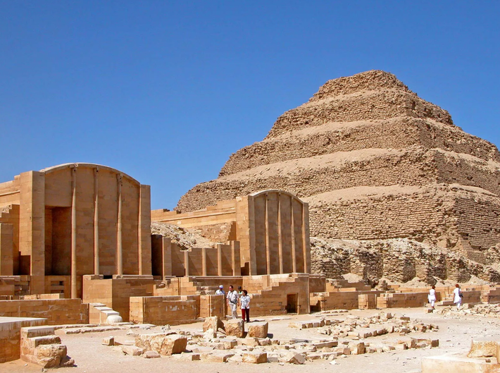 Nhưng mới đây, khi khai quật tại nghĩa trang Saqqara ở Ai Cập, nhà Ai Cập học người Ba Lan Kamil Kuraszkiewicz đến từ Đại học Warsaw và nhóm của ông đã phát hiện ra một sự thật bất ngờ khác. Ảnh: @Kamil Kuraszkiewicz.