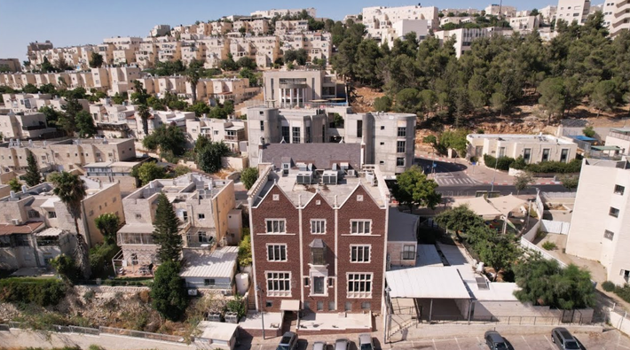 Nghi ngờ có một đường dây buôn lậu đồ cổ đang hoạt động, Cảnh sát Israel phối hợp với Cơ quan Cổ vật Israel (IAA) đã tiến hành một cuộc đột kích vào trung tâm Ramat Shlomo gần Jerusalem. Ảnh: @ COLlive.