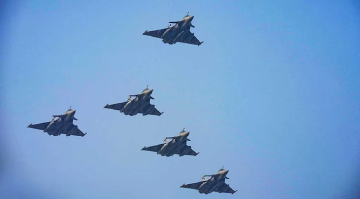 Theo hãng thông tấn nhà nước ANTARA, đợt giao hàng đầu tiên sẽ bao gồm ba chiếc Rafale trong khoảng từ tháng 2 đến tháng 3, và ba chiếc tiếp theo sẽ được bàn giao trong ba tháng kế tiếp — cho thấy cam kết ngày càng mạnh mẽ của Indonesia trong việc tăng cường năng lực tác chiến đa nhiệm của không quân. Ảnh: PTI