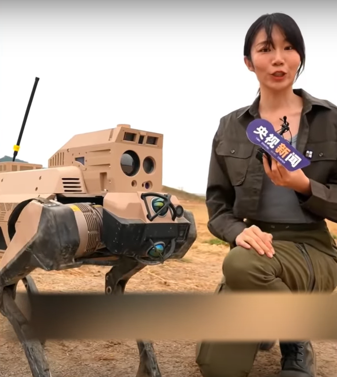 Theo nhà phát triển, những chú Sói Robot này cũng có thể hoạt động theo đội hình mạng lưới với binh lính và các hệ thống quân sự khác, giúp tăng cường hoạt động chiến đấu trong môi trường đô thị, cao nguyên và cả vùng núi. Ảnh: @CCTV.