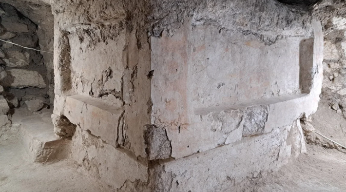 Đó là một bàn thờ cổ xưa bị chôn vùi. Bàn thờ này có niên đại từ cuối những năm 300 Sau Công Nguyên. Ảnh: @Đại học Brown.
