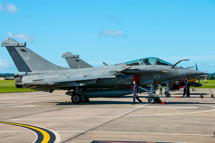 Ngoài ra, kế hoạch mở rộng phi đội Rafale sẽ tận dụng toàn bộ cơ sở vật chất đã được đầu tư cho 36 chiếc Rafale đưa vào biên chế theo thỏa thuận liên chính phủ năm 2016. Hai căn cứ Ambala và Hasimara hiện sở hữu hầm trú ẩn kiên cố, kho vũ khí, phòng mô phỏng huấn luyện cùng nhà chứa bảo dưỡng chuyên dụng cho dòng chiến đấu cơ này.