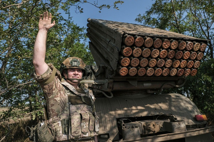 Cuộc đối đầu ở Kupyansk dự kiến còn kéo dài, với nhịp độ khốc liệt không thua kém các mặt trận khác. Dù kết quả cuối cùng chưa ngã ngũ, tình hình hiện tại cho thấy Nga đang từng bước tạo ưu thế, trong khi Ukraine phải đối mặt với thách thức ngày càng lớn trong việc duy trì sức phòng thủ ở khu vực chiến lược này.