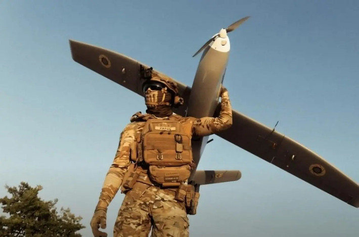 Trong những tuần gần đây, Nga liên tục báo cáo các vụ tấn công bằng UAV quy mô lớn nhằm vào lãnh thổ nước này, trong khi phía Ukraine hiếm khi đưa ra bình luận chính thức. Kiev từng tuyên bố các chiến dịch UAV nhằm “làm suy yếu hạ tầng quân sự và năng lượng của đối phương”.