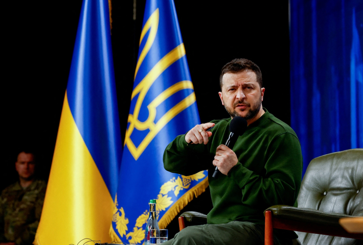 Đồng thời, nhà lãnh đạo Ukraine đã kêu gọi các đồng minh phương Tây của Kyiv cung cấp thêm hệ thống phòng không cho đất nước ông, đồng thời nói rằng, Nga sẽ tiếp tục tấn công Ukraine chừng nào còn có thể. “Cuộc chiến này phải chấm dứt — cần phải gây áp lực lên đối phương và Ukraine cần phải được bảo vệ khỏi tên lửa đạn đạo và các loại tên lửa khác, khỏi máy bay không người lái và khỏi khủng bố”, Zelensky nói. Ảnh: @ Britannica.