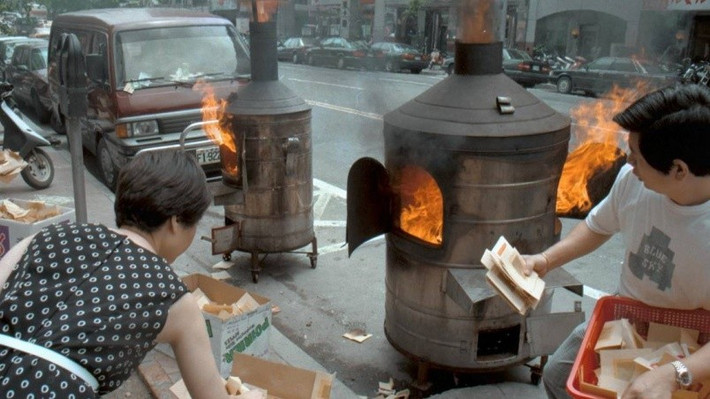 Trước những băn khoăn này, chuyên gia phong thủy nổi tiếng Kha Bách Thành người Trung Quốc đã có những lý giải chi tiết, giúp mọi người có cái nhìn khoa học và bình tâm hơn, đồng thời đưa ra những cảnh báo và lời khuyên hữu ích cho từng con giáp trong giai đoạn nhạy cảm này.