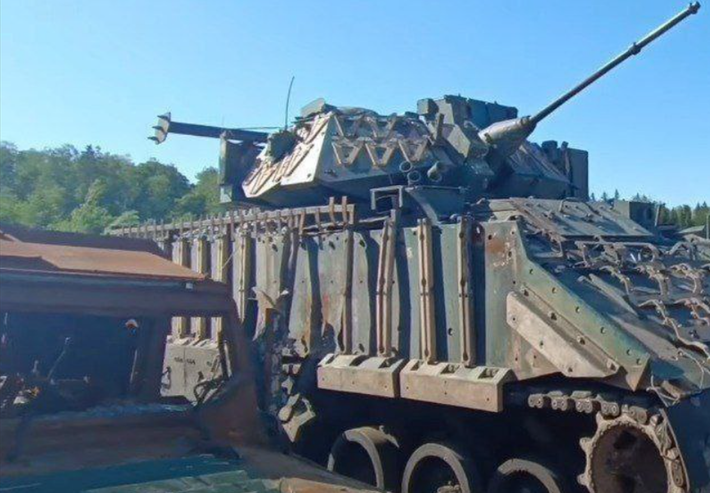 Chiếc M2 Bradley trong ảnh mà Nga thu giữ được hầu như còn nguyên vẹn, chiếm được từ Lực lượng vũ trang Ukraine. Ảnh: @simpatico771.