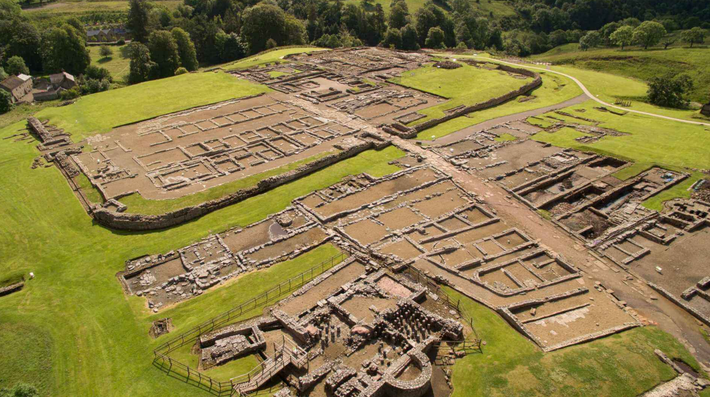 Khi tiến hành công tác khai quật khảo cổ ngay phía nam Bức tường Hadrian trong pháo đài La Mã Vindolanda, các nhà khảo cổ học đến từ Bảo tàng Vindolanda bất ngờ tìm thấy một hiện vật cổ xưa kỳ lạ, độc đáo. Ảnh: @Bảo tàng Vindolanda.