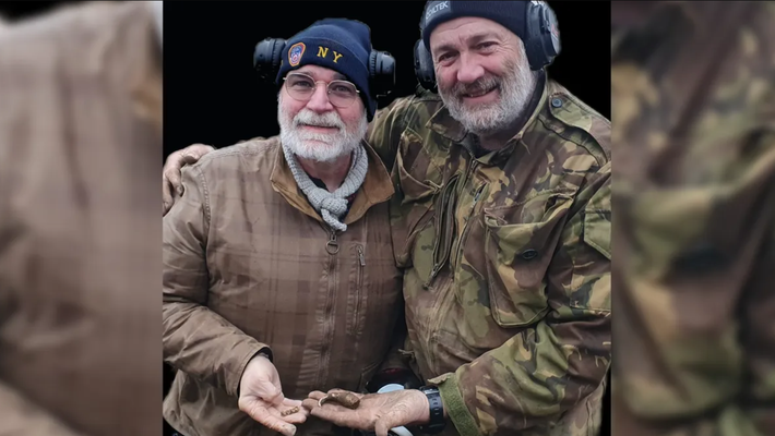 Một người dò tìm kim loại tên là Chris Phillips thuộc nhóm Ninth Region Metal Detecting Group ở vùng tây nam nước Anh đã phát hiện ra một vật thể lạ kỳ quái. Ảnh: @Chris Phillips.