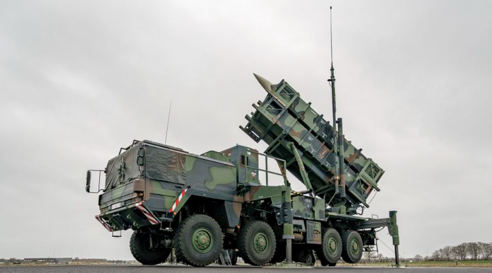 Theo báo cáo từ kênh Russian Arms Telegram, một hệ thống phòng không Patriot ở Ukraine được cho là đã bị phá hủy hoàn toàn, sau cuộc tấn công phối hợp của Nga bằng tên lửa siêu thanh Kinzhal và hệ thống tên lửa đạn đạo Iskander-M. Ảnh: @ Missile Threat - CSIS.
