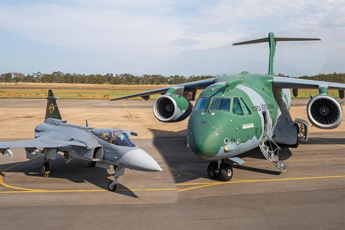 Vừa qua, tại triển lãm hàng không F-AIR 2025 diễn ra từ ngày 9-13/7, được tổ chức tại Sân bay Quốc tế José María Córdova ở Rionegro (Colombia), đã giới thiệu 2 máy bay tiên tiến gồm Saab JAS 39 Gripen E do Thụy Điển sản xuất và máy bay vận tải Embraer KC-390 Millennium do Brazil sản xuất.