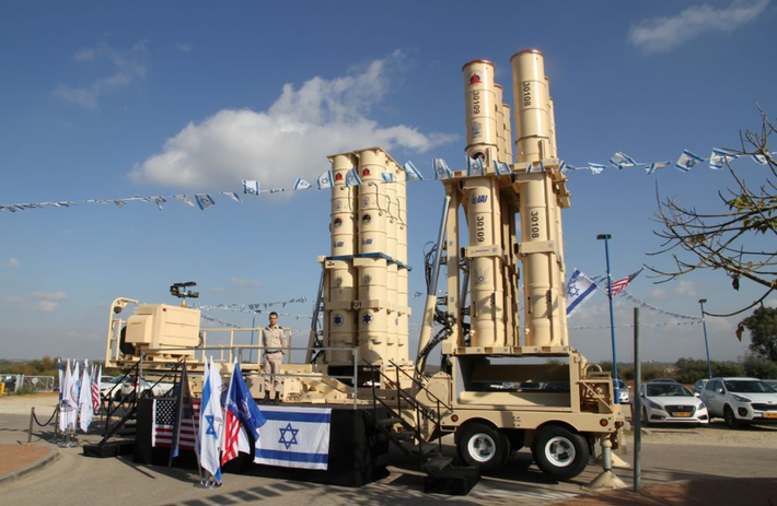 Các báo cáo từ một quan chức Mỹ cho thấy, kho hệ thống tên lửa đánh chặn Arrow của Israel, vốn rất quan trọng để chống lại các mối đe dọa đạn đạo tầm xa của Iran, đang ở mức thấp nguy hiểm, điều này làm dấy lên lo ngại về khả năng duy trì khả năng phòng thủ của nhà nước Do Thái này. Ảnh: @ Defence Security Asia.