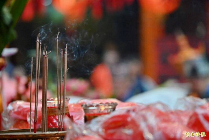 Tin tốt là vận hạn này chỉ mang tính thời điểm. Chuyên gia Kha Bách Thành khẳng định, chỉ cần nhóm người tuổi Tỵ này cẩn trọng, giữ mình an toàn và qua được hết tháng cô hồn là sẽ bình an.