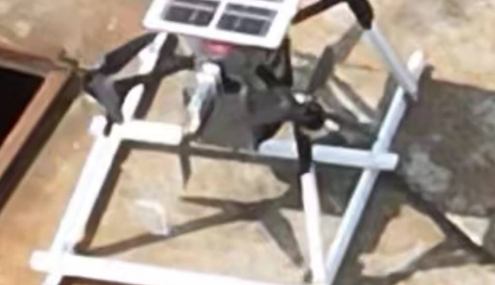 Chiếc máy bay không người lái này rất khó nhận dạng vì trông không theo một tiêu chuẩn UAV nào hiện có của Nga. Ảnh: @GrandpaRoy2.