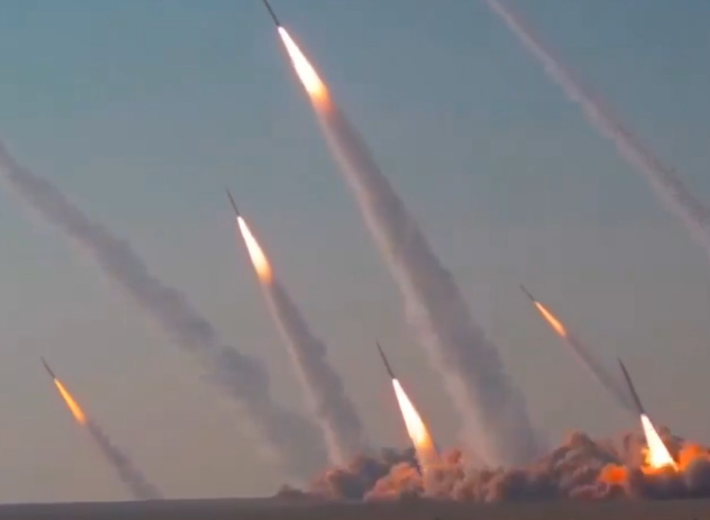 Những khó khăn của Israel trong việc dự trữ tên lửa chống đạn đạo và bổ sung kho vũ khí đã cạn kiệt có thể trở nên trầm trọng hơn, do các cuộc tấn công của Iran trong tương lai nếu nhắm vào các cơ sở góp phần sản xuất các tên lửa nội địa này. Ảnh: @ The Times of Israel.
