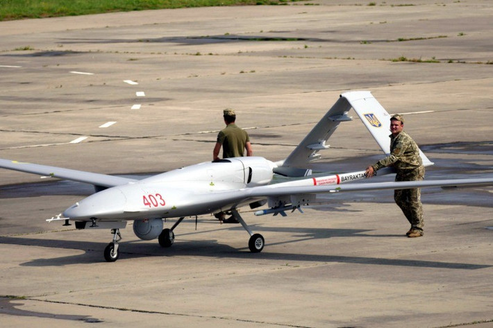 Trong khi Kiev chật vật tìm giải pháp công nghệ mới như UAV tàng hình hay AI né tác chiến điện tử, Nga lại thể hiện quyết tâm giữ ưu thế. Nếu duy trì khả năng kiểm soát bầu trời tầm thấp, Moscow có thể khiến Ukraine rơi vào thế “mù lòa” trên chiến trường. Cuộc chiến UAV giữa trinh sát và tiêu diệt, có thể trở thành yếu tố then chốt định hình cục diện xung đột sắp tới.