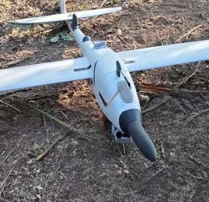 Theo thông số kỹ thuật, cảm biến âm thanh AI trên UAV trinh sát Vector có thể nhận diện âm thanh của pháo binh hay súng cối bắn ra. Ảnh: @Quantum Systems.