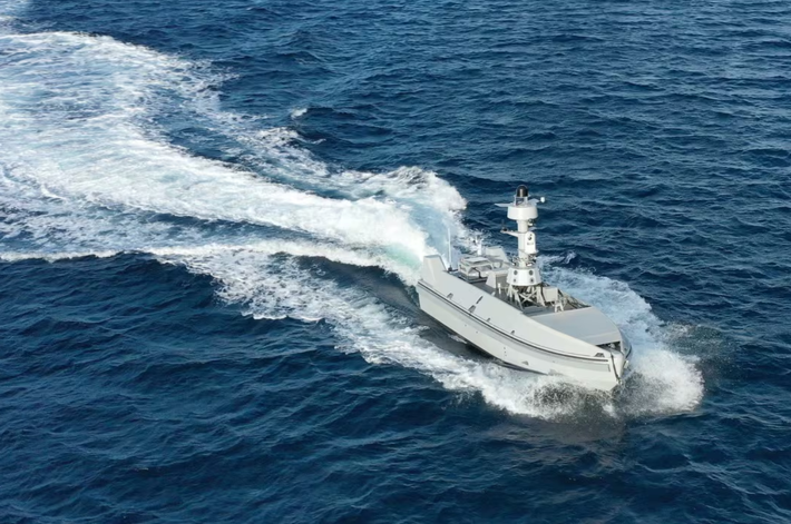 Gần đây, Ukraine hiện đang sử dụng máy bay không người lái ném bom (UAV ném bom) được phóng từ tàu nổi không người lái (USV) để tấn công các mục tiêu lớn, bao gồm một cơ sở radar có giá trị cao của Nga trên bán đảo Crimea. Ảnh: @ The Economist.