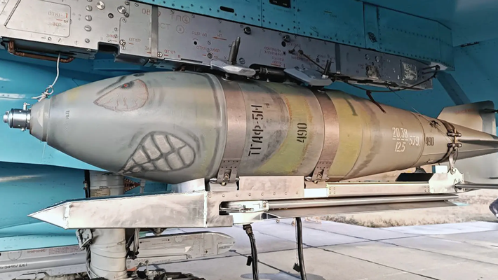 Khả năng mang vũ khí đặc biệt cao của Su-34 đã khiến nó được ưa chuộng trong chiến đấu trên không tầm gần tại chiến trường Ukraine, với việc sử dụng bom lượn dẫn đường chính xác đã trở nên đặc biệt phổ biến kể từ đầu năm 2023. Ảnh: @ The National Interest.