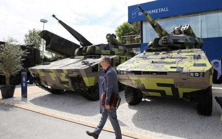 Ukraine cũng triển khai giải pháp tiết kiệm hơn: hệ thống Sky Sentinel trang bị súng máy 12,7mm điều khiển hỏa lực AI, giá chỉ 150.000 USD, đủ sức bắn hạ Shahed và UAV trinh sát. Tuy nhiên, tầm bắn và khả năng tiêu diệt nhiều loại mục tiêu của Sky Sentinel thua xa Skyranger, vốn có thể bảo vệ cả đơn vị cơ động và mục tiêu chiến lược.