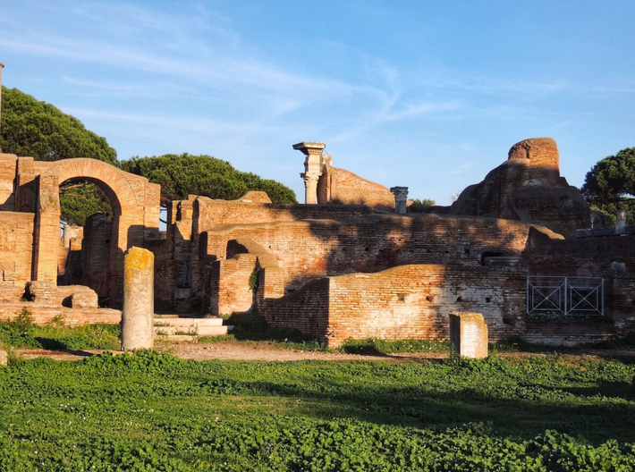 Thành phố cảng này có ba mục tiêu: mở cho Rome một lối thoát ra biển, đảm bảo nguồn cung cấp lúa mì và muối, ngăn chặn hạm đội địch tiến vào sông Tiber. Ảnh: @Giulia Boetto.