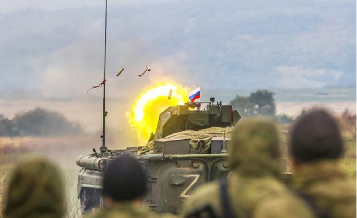 Từ mùa hè năm 2023, Ukraine đã dựa vào “tam giác giao thông” này để phát động phản công, với mục tiêu tiến tới bờ biển Azov, cắt đứt tuyến đường bộ nối giữa Nga và Crimea. Thế nhưng đến nay, chỉ còn Komar là chưa bị chiếm. Một khi quân Nga kiểm soát được vị trí này, kế hoạch phản công ban đầu của Ukraine sẽ hoàn toàn sụp đổ. Ảnh: TASS